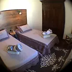Cosy לינה וארוחת בוקר 3*